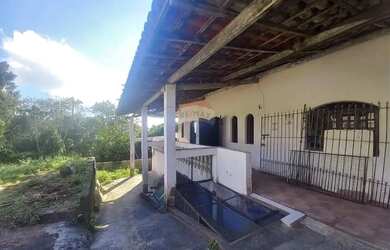 Imagem: A casa possui 1 Dormitório, 1 Banheiro, 1 Vaga na garagem