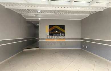 Imagem: A casa possui 3 Dormitórios, 4 Banheiros, 2 Vagas na garagem