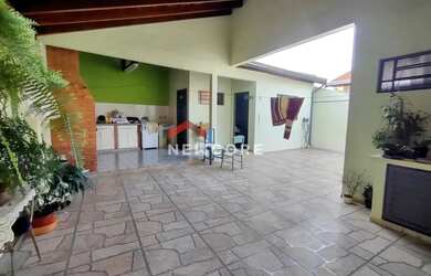 Imagem: A casa possui 3 Dormitórios, 3 Banheiros, 1 Vaga na garagem