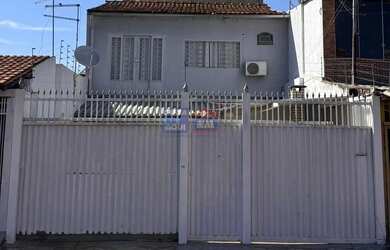 Imagem: A casa à venda possui 3 Dormitórios, 2 Banheiros, 4 Vagas