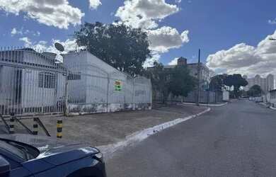 Imagem: A casa possui 5 Dormitórios, 4 Banheiros, 5 Vagas na garagem