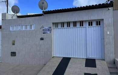 Imagem: A casa à venda possui 3 Dormitórios, 2 Banheiros, 2 Vagas