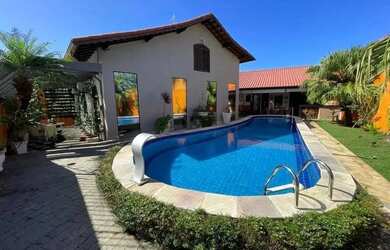 Imagem: A casa possui 3 Dormitórios, 1 Banheiro, 4 Vagas na garagem