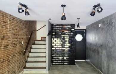 Imagem: O depósito possui 2 Vagas na garagem, 120m² de Área e está