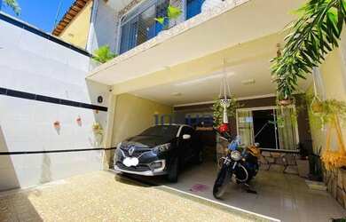 Imagem: A casa possui 3 Dormitórios, 1 Banheiro, 2 Vagas na garagem