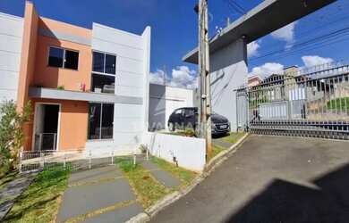 Imagem: A casa possui 3 Dormitórios, 2 Banheiros, 3 Vagas na garagem