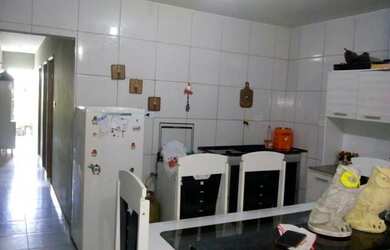 Imagem: A casa possui 2 Dormitórios, 1 Vaga na garagem e está localizado