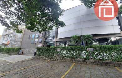 Imagem: O depósito possui 2 Vagas na garagem, 100m² de Área e está