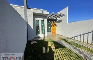 Imagem: A casa possui 2 Dormitórios, 1 Banheiro, 2 Vagas na garagem