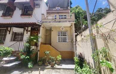 Imagem: A casa possui 4 Dormitórios, 4 Banheiros e 120m² de Área