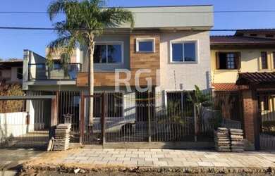 Imagem: A casa possui 3 Dormitórios, 4 Banheiros, 2 Vagas na garagem