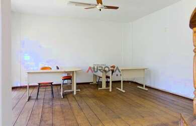 Imagem: O depósito possui 5 Vagas na garagem, 580m² de Área e está