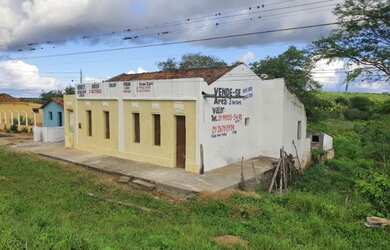 Imagem: A chácara possui 3m² de Área, Churrasqueira e Piscina e está