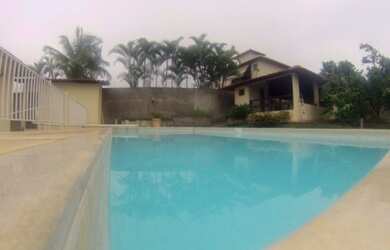 Imagem: A casa possui 4 Dormitórios, 3 Banheiros, 2 Vagas na garagem