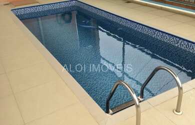 Imagem: A casa possui 3 Dormitórios, 5 Banheiros, 2 Vagas na garagem