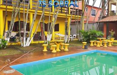 Imagem: A casa possui 5 Dormitórios, 5 Banheiros, 4 Vagas na garagem