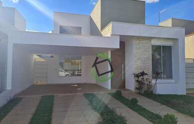 Imagem: A casa em condomínio possui 3 Dormitórios, 2 Banheiros, 4