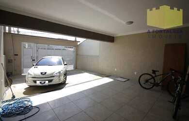 Imagem: A casa possui 3 Dormitórios, 2 Banheiros, 190m² de Área e