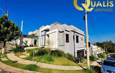 Imagem: A casa em condomínio possui 3 Dormitórios, 2 Banheiros, 4