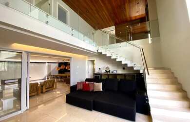 Imagem: A casa em condomínio possui 5 Dormitórios, 5 Banheiros, 4