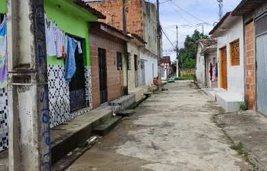 Imagem: A casa possui 2 Dormitórios, 1 Banheiro e está localizado