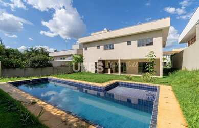 Imagem: A casa em condomínio possui 4 Dormitórios, 5 Banheiros, 5