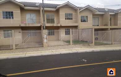 Imagem: A casa possui 3 Dormitórios, 1 Banheiro, 1 Vaga na garagem