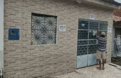 Imagem: A casa possui 3 Dormitórios, 1 Banheiro, 1 Vaga na garagem