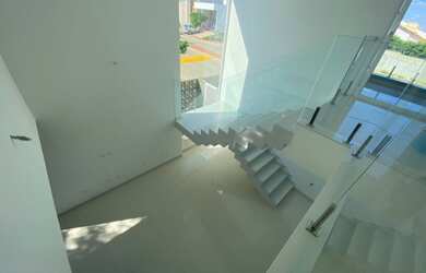 Imagem 3: Casa no Condomínio. Piscina, Varanda, 200m² de Áreae2 Vagas na garagem