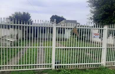 Imagem: A casa possui 3 Dormitórios, 2 Banheiros e está localizado