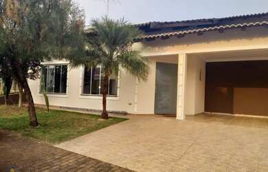 Imagem: A casa em condomínio possui 3 Dormitórios, 2 Banheiros, 4