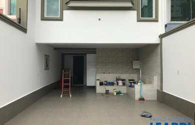 Imagem: A casa possui 3 Dormitórios, 3 Banheiros, 3 Vagas na garagem