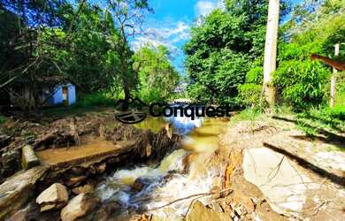 Imagem: A chácara possui 2000m² de Área e está localizado em Centro