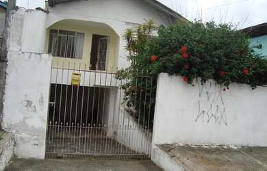 Imagem: A casa possui 2 Dormitórios, 1 Banheiro, 1 Vaga na garagem