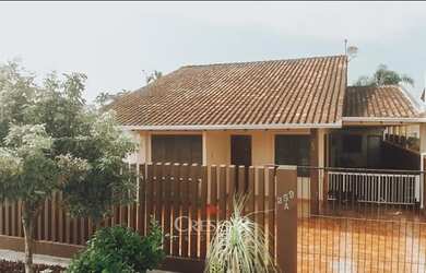 Imagem: A casa possui 4 Dormitórios, 5 Banheiros, 5 Vagas na garagem