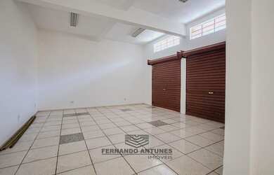 Imagem: O depósito possui 1 Vaga na garagem e 60m² de Área e está