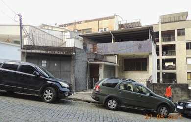 Imagem: A casa possui 5 Dormitórios, 3 Banheiros, 1 Vaga na garagem
