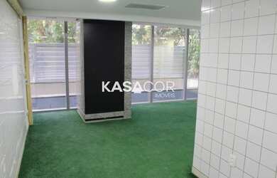 Imagem: O depósito possui 2 Vagas na garagem, 327m² de Área e está