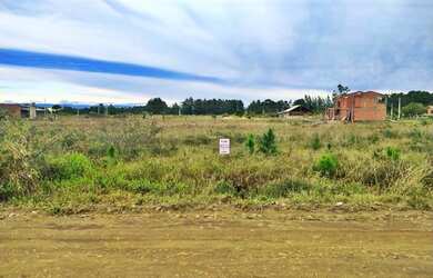 Imagem: O terreno possui 394m² de Área e está localizado em Balneário
