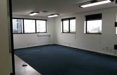 Imagem: O depósito possui 2 Vagas na garagem, 97m² de Área e está