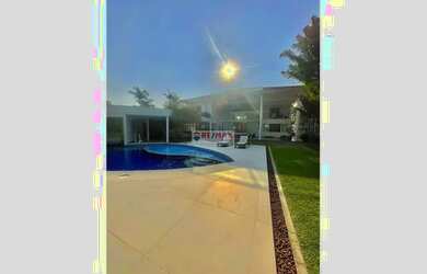 Imagem: A casa em condomínio possui 5 Dormitórios, 5 Banheiros, 5