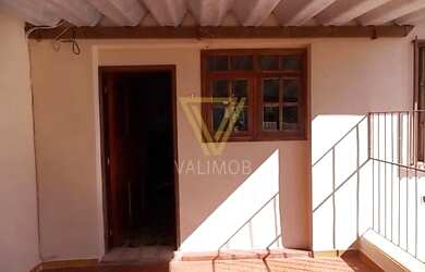 Imagem: A casa possui 2 Dormitórios, 1 Banheiro, 1 Vaga na garagem