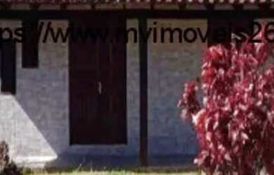 Imagem: A casa possui 2 Dormitórios, 1 Banheiro, 2 Vagas na garagem