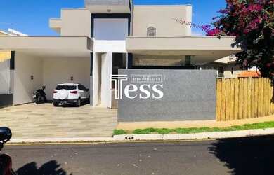 Imagem: A casa em condomínio possui 4 Dormitórios, 5 Banheiros, 4