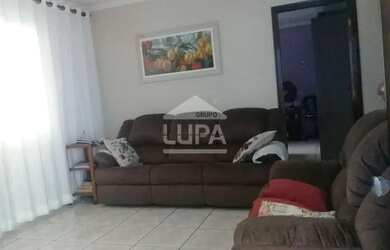 Imagem: A casa possui 2 Dormitórios, 1 Banheiro, 2 Vagas na garagem