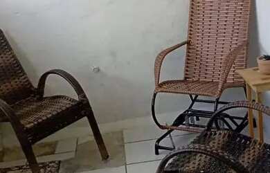 Imagem: A casa possui 4 Dormitórios, 1 Banheiro e está localizado