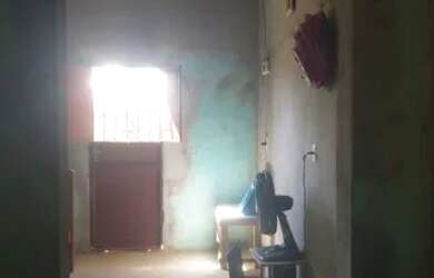 Imagem: A casa possui 2 Dormitórios, 1 Banheiro, 2 Vagas na garagem