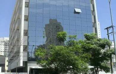 Imagem: O depósito possui 3 Vagas na garagem, 110m² de Área e está