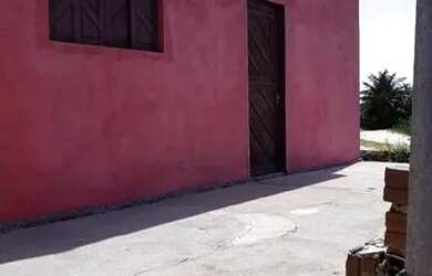 Imagem: A casa possui 2 Dormitórios e 2 Banheiros e está localizado