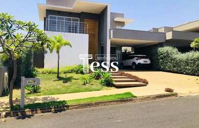 Imagem: A casa em condomínio possui 4 Dormitórios, 5 Banheiros, 4